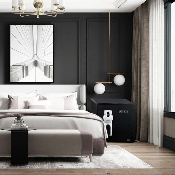 不是，誰家的床頭柜還沒有放一臺(tái)防火保險(xiǎn)箱？